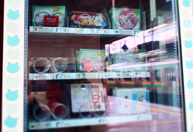 池袋駅 @コスメ 自販機 場所